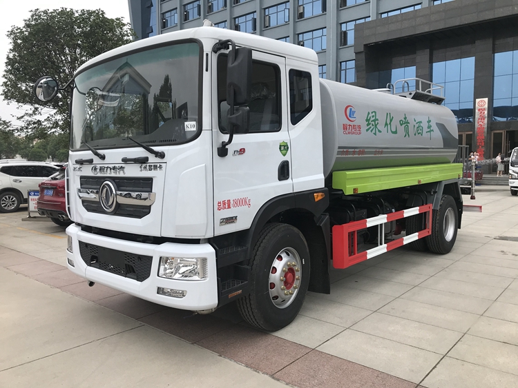 国六东风D9 12吨洒水车